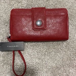 Tahari Wristlet/Clutch. NWT.